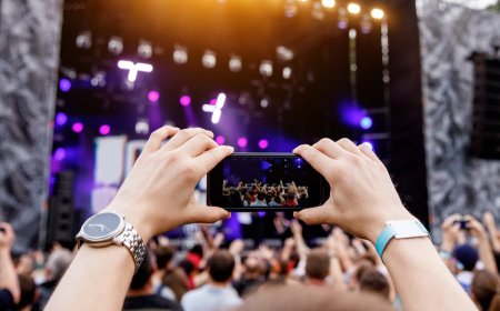 How to Share Wedding Photos Without Using Social Media